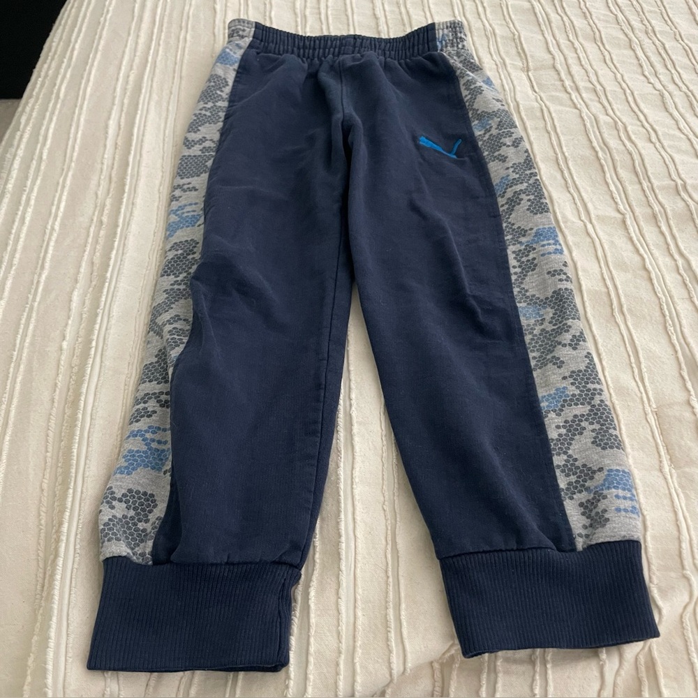 Boys puma jogging pants. Grey and navy blue. EUC. Size small. Fits like a 5